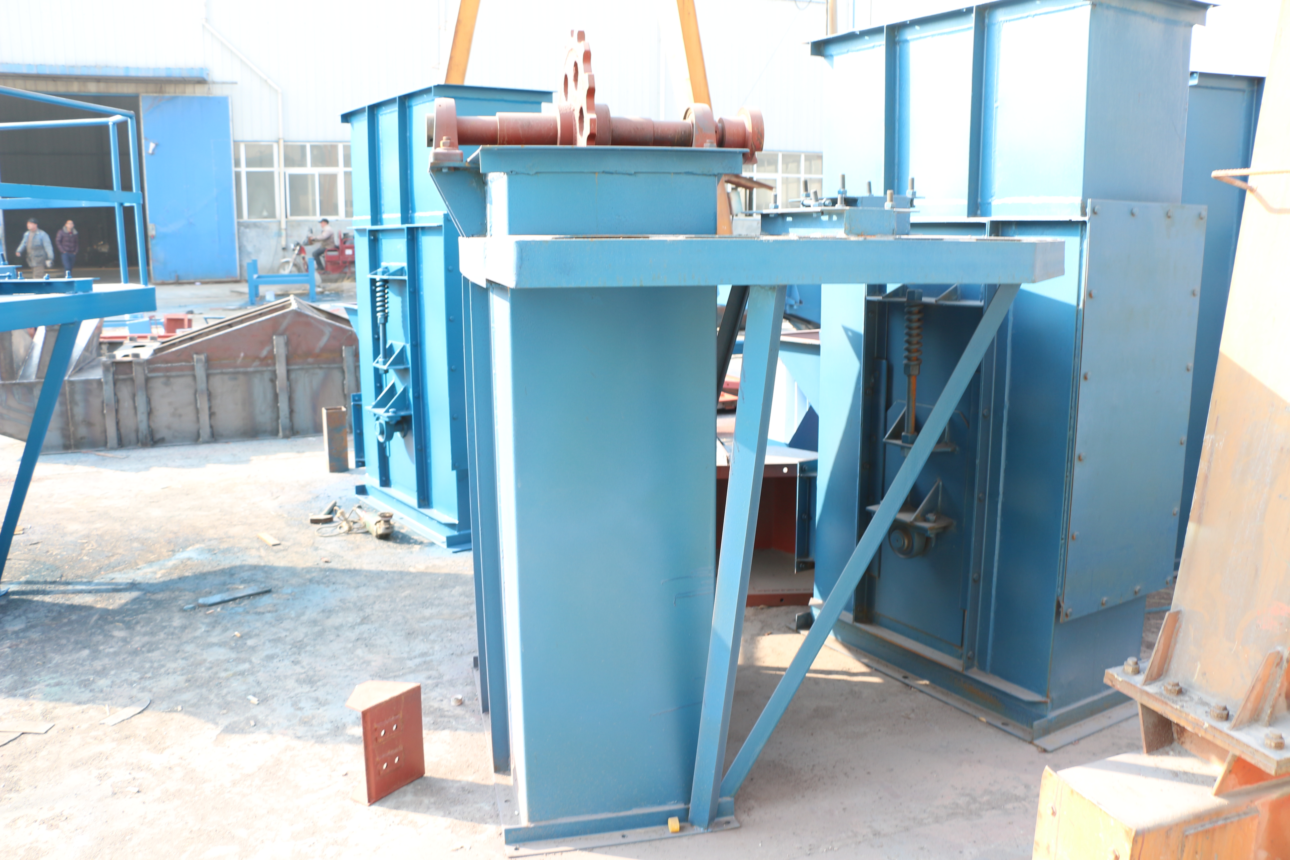 斗式提升機(jī)驅(qū)動(dòng)輪出現(xiàn)故障跟沒有上潤(rùn)滑油有關(guān)系嗎?(斗式提升機(jī)驅(qū)動(dòng)鏈輪的直徑)