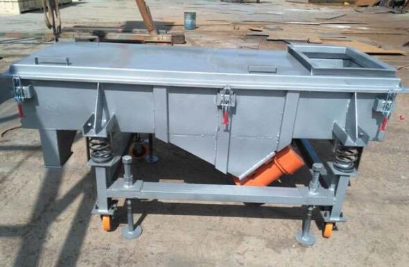 方形振動(dòng)篩在使用時(shí)需要注意什么方面呢？