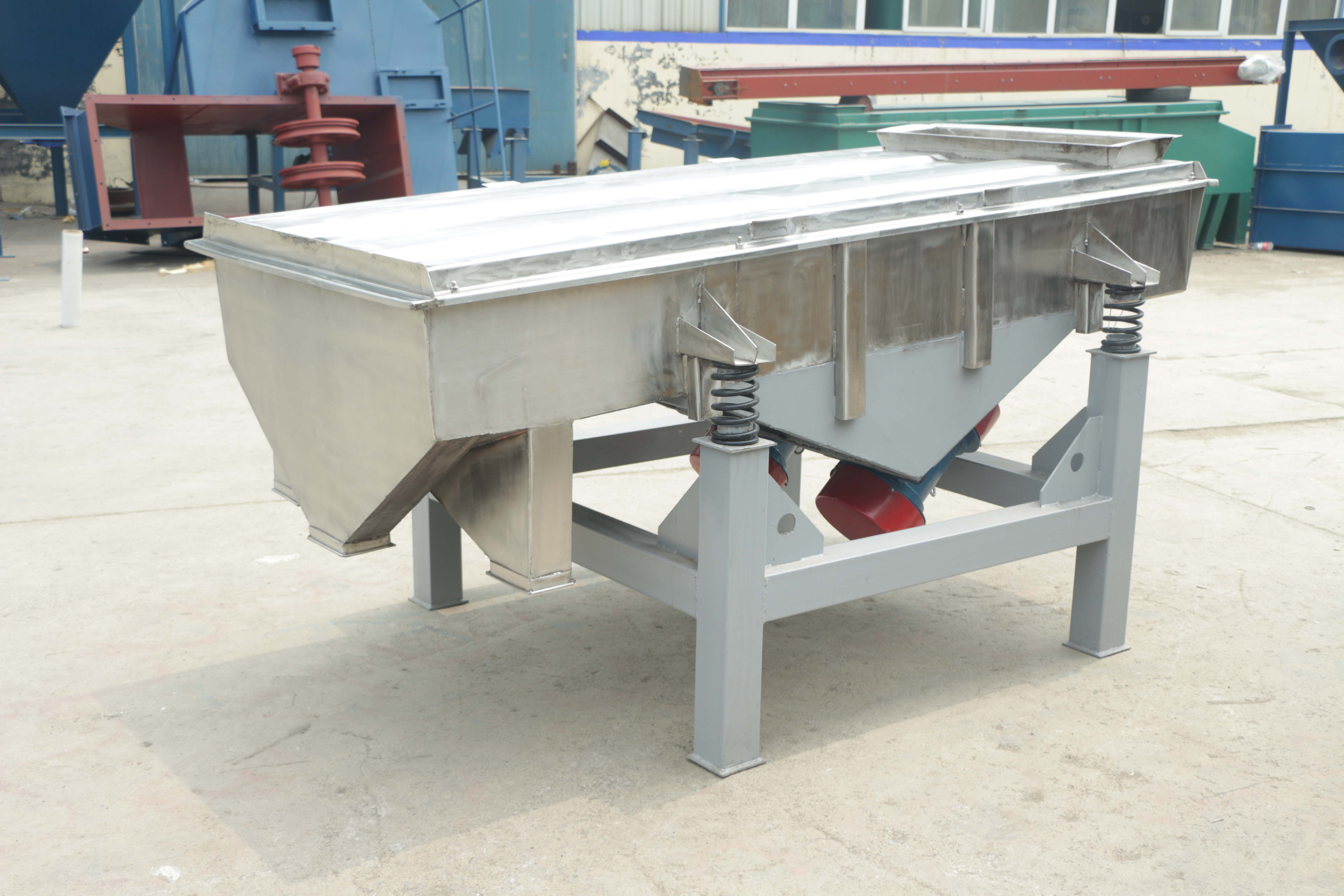 烘干砂生產(chǎn)線分級專用直線振動篩選機(jī)篩網(wǎng)的選型以及篩網(wǎng)安裝的注意事項